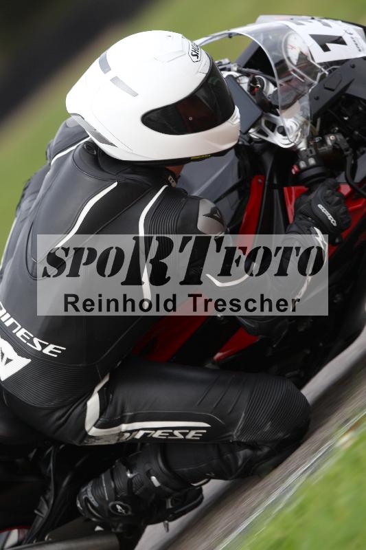 /Archiv-2022/68 13.10.2022 Speer Racing ADR/Freies Fahren rot und gelb/13